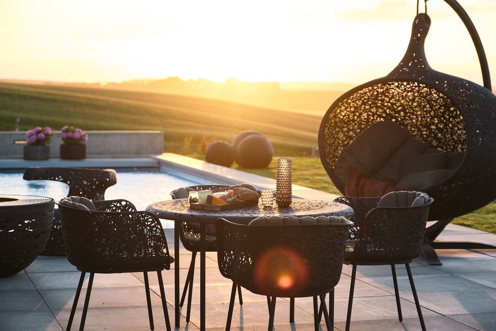 RLK1 Round Dining Table